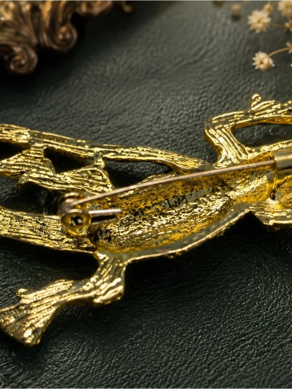 Vintage Black Enamel Lizard Gecko Brooch Gold Tone Rhinestone Figural Pin